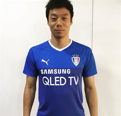 Suwon Samsung Bluewings 2019 Kits