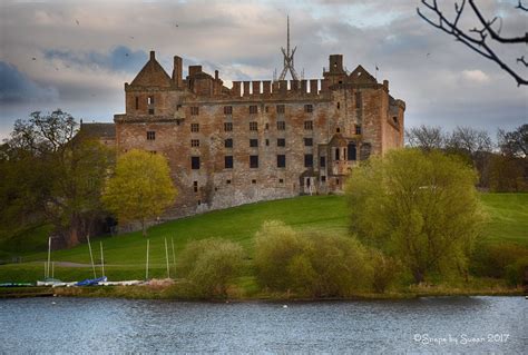 Linlithgow Palace close up | Canal boat holidays, Canal boat, Mansions