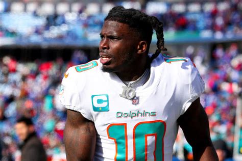 Reports: Dolphins WR Tyreek Hill remains under investigation for assault and alleged victim will ...