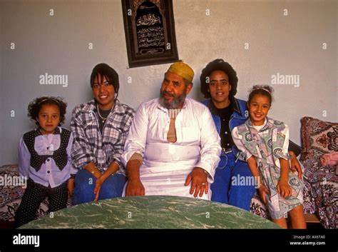 Moroccan family, living room, at home, Fes el-Bali, city of Fez Stock ...