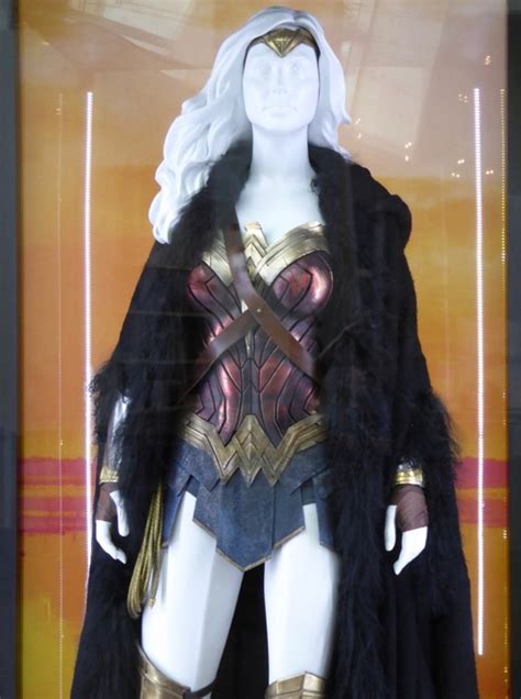 Hollywood Movie Costumes and Props: Gal Gadot and Connie Nielsen Wonder ...