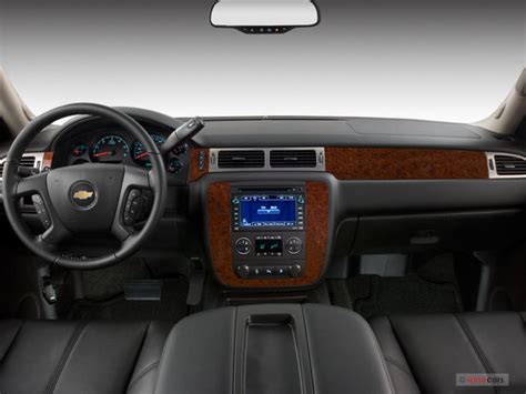 2010 Chevrolet Avalanche Pictures: Dashboard | U.S. News & World Report