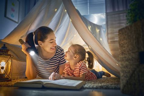 7 Wonderful Benefits of Reading Bedtime Stories to Your Child