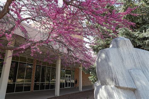 PHOTOS: Springtime on campus – UNK News