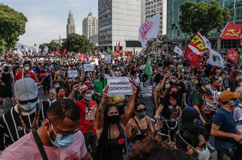 Brazilians protest against Bolsonaro's COVID-19 policies | Daily Sabah