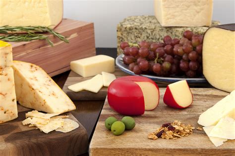 “European Style Cheese Collection” Gift Box – 6 cheeses | Kenny's ...