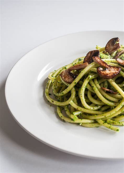 Bucatini with Spinach Pesto and Mushrooms - Food Recipes HQ