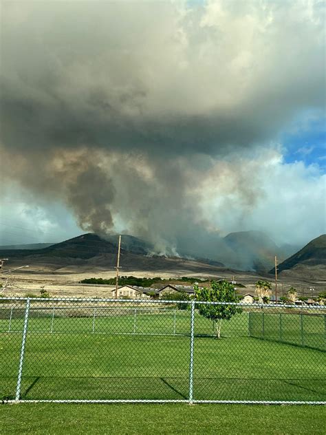 UPDATE 11 p.m.: Roads closed by large brush fire reopen in Lahaina | News, Sports, Jobs - Maui News