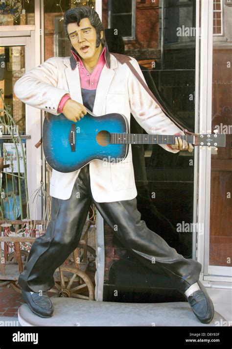 Elvis Presley statue in New Bern North Carolina Stock Photo - Alamy