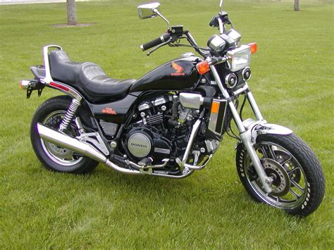 Honda Magna V65 – Front Right | Bike-urious