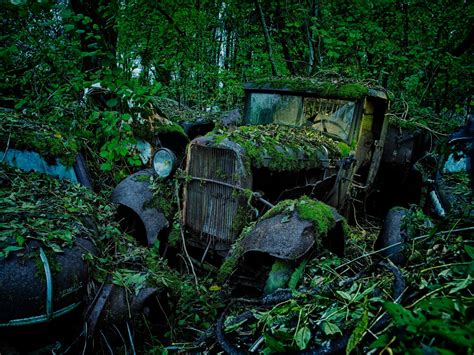 Abandoned cars at makeshift car graveyards around the world - Mirror Online