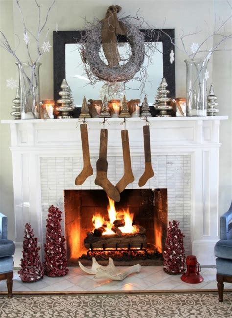 25 Stunning Christmas Fireplace Ideas To Try - Instaloverz