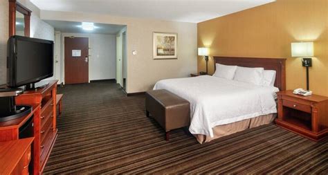 Hampton Inn and Suites Toronto Pearson Airport Hotels