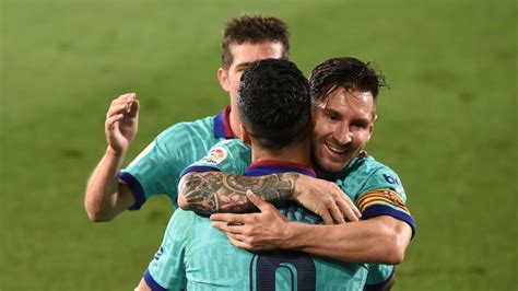 Messi, Suarez Combine for Stunning Barcelona Goal [WATCH]