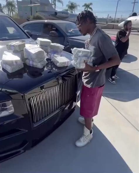 Daily Loud on Twitter: "Lil Tjay shows off his money before he gets on a jet"