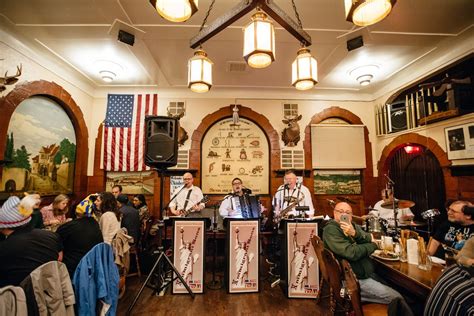 Inside The Dakota Inn's Good Old Fashioned German Oktoberfest - Eater Detroit