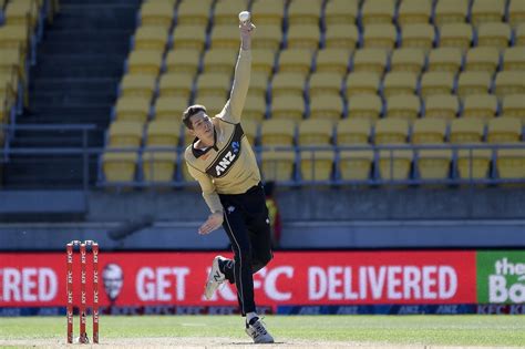 Mitchell Santner in his delivery stride | ESPNcricinfo.com