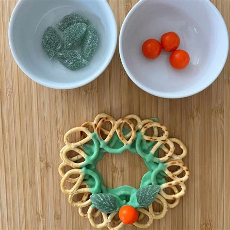 Pretzel Wreaths for Christmas - Stuff Mums Like