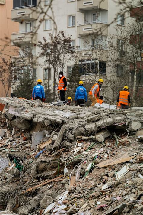 Rescue Team after Earthquake · Free Stock Photo