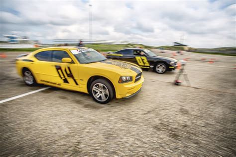 Machen Sie einen Sprint in einem Dodge Charger! - Race Planet