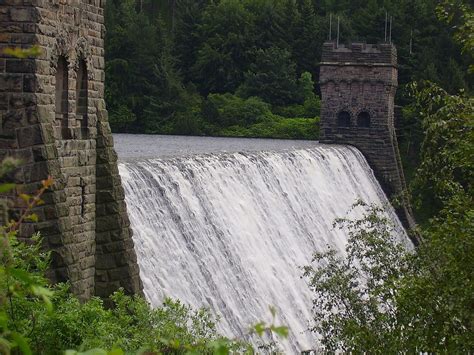 Derwent Dam: somewhere in England Royal Throne, Derwent, Silver Seas, Peak District, Derbyshire ...