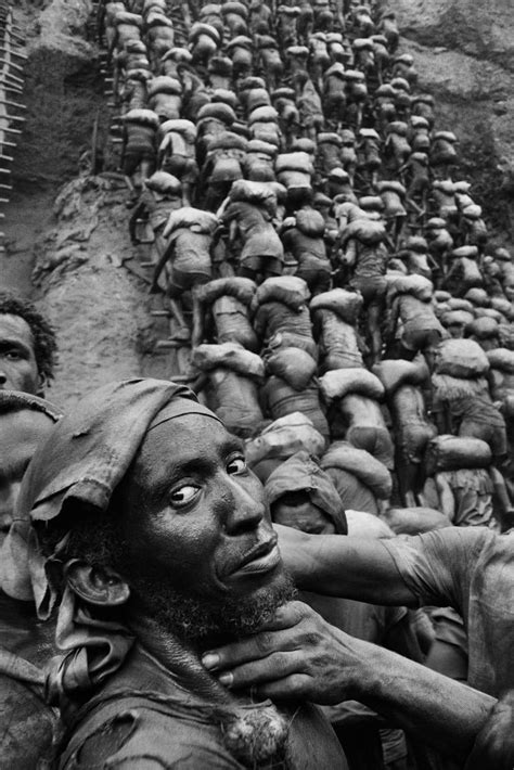 Sebastião Salgado - Serra Pelada Gold Mine, Brazil, 1986 | Sebastiao salgado, Photojournalism ...