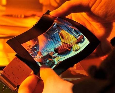 New Flexible AMOLED Display Is Just 0.1MM Thick