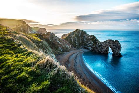 Durdle Door, Dorset beach, UK - Fonrimso/iStock/Getty Images Plus | Dorset beaches, Beautiful ...