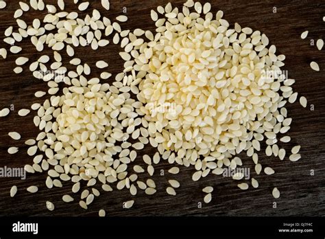 white sesame seeds Stock Photo - Alamy