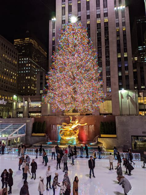 Rockefeller Center Christmas Tree – PortableNYC – New York history, architecture and secrets