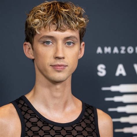 Troye Sivan - Exclusive Interviews, Pictures & More | Entertainment Tonight