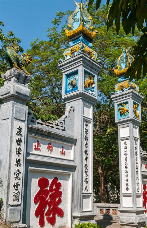 Image of Ngoc Son Temple by Sue Wolfe | 1037386 | PhotoHound