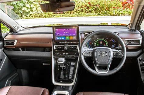 2022 Toyota Innova Hycross hybrid MPV review: design, features, fuel ...