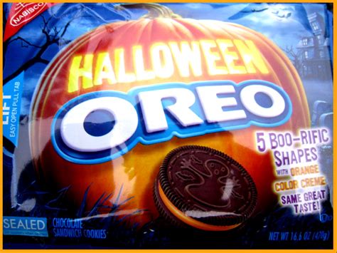 The Holidaze: Halloween Oreo Cookies