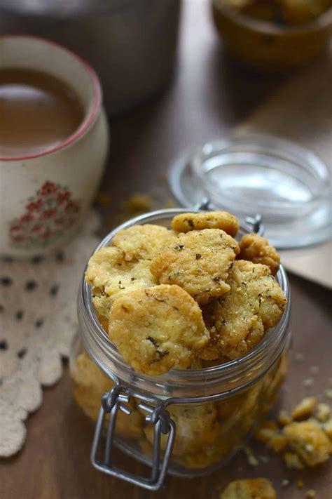 Methi Mathri Recipe - Fun FOOD and Frolic