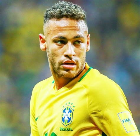 Neymar Height, Weight, Age, Girlfriend, Wife, Family, Biography & More ...