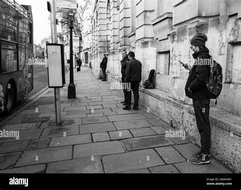 people waiting at the bus stops by Queens College, High Street, Oxford, England Stock Photo - Alamy