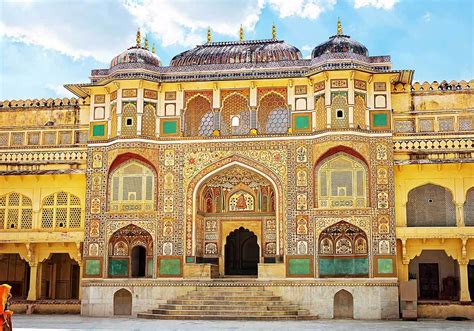 Palace in Udaipur Cultural Architecture, Architecture Old, Beautiful Architecture, Amer Fort ...