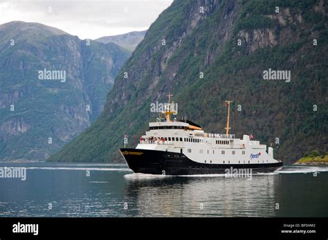 Ferry arriving at Hellesylt, on he Geiranger Fjord in Western Norway Stock Photo: 30812546 - Alamy