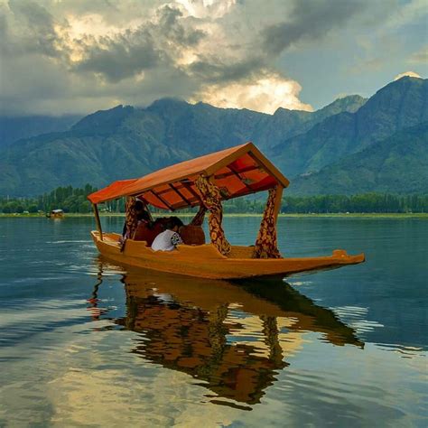 Dal Lake Srinagar #India | Beautiful images nature, Landscape art ...