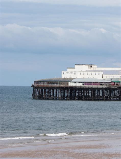 Premium Photo | Pleasure beach in blackpool