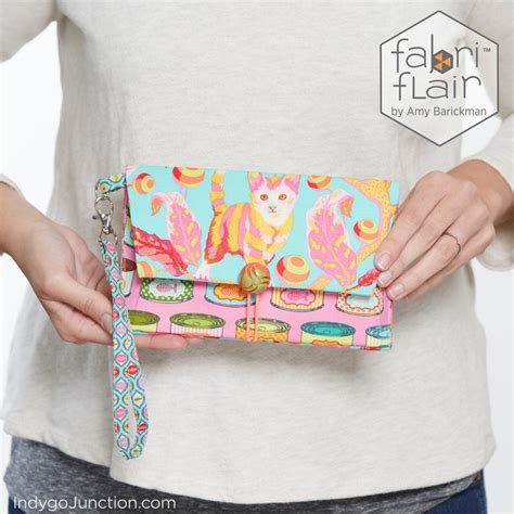 Pocketbook Wristlet Fabriflair Pattern | Wristlet patterns, Pocket book, Pattern