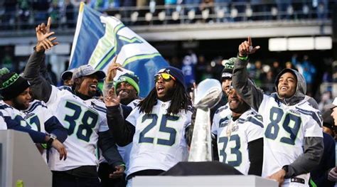 Photos: Seahawks celebrate Super Bowl victory with 12s | KOMO