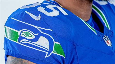 Seattle Seahawks Revive 1990s-Era Throwback Uniforms – SportsLogos.Net News