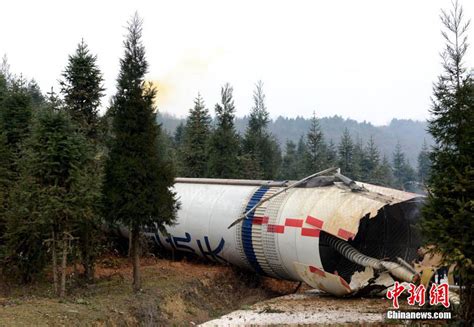 Amazing Imagery Captures Plummeting Chinese Rocket Seen by Villagers ...