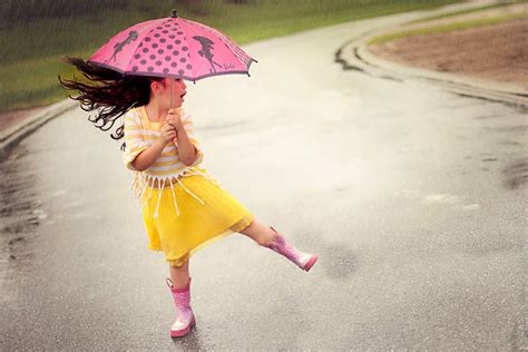 Rain Wallpapers | Sweet Little Girl With Umbrella in Rain | Share Pics Hub