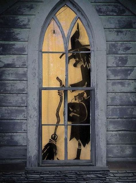 Scary But Creative DIY Halloween Window Decorations Ideas You Should Try 22 - HomeDecorish | Diy ...