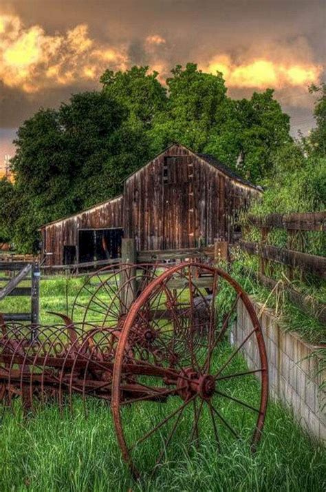 Beautiful Classic And Rustic Old Barns Inspirations No 16 | Old barns, Barn pictures, Country barns