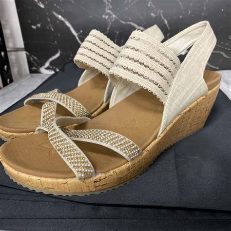 Skechers Womens Size 40 Beige wedges new