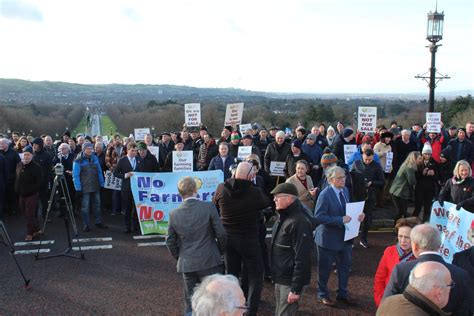 More than 700 farmers attend Stormont rally over climate legislation